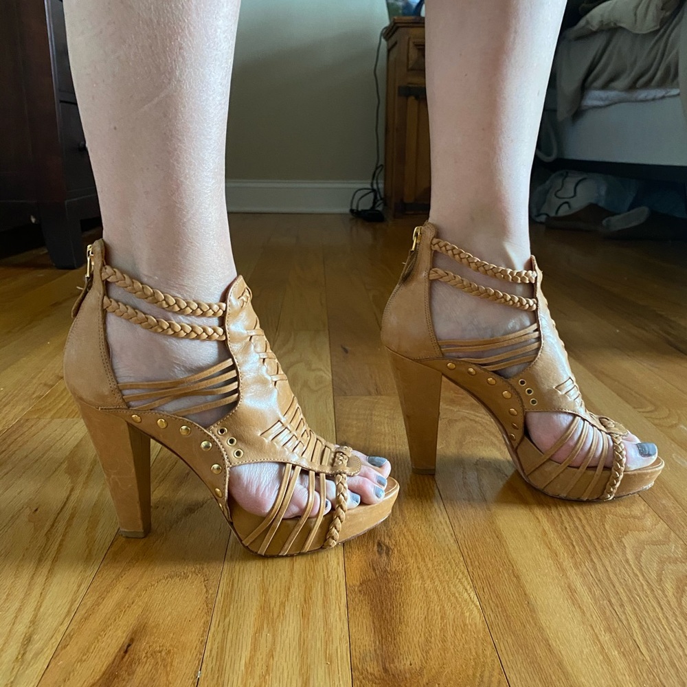 Pour La Victoire strappy tan platform shoes.